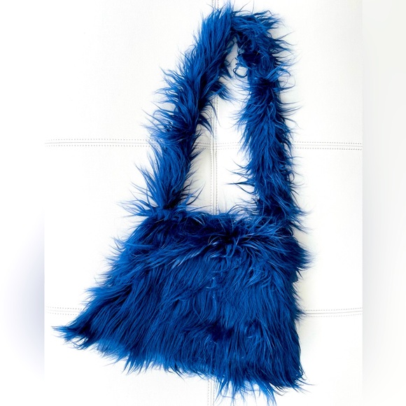 NWT! Free People
Unreal Fur Shoulder Bag
in Navy Baby - Picture 4 of 17